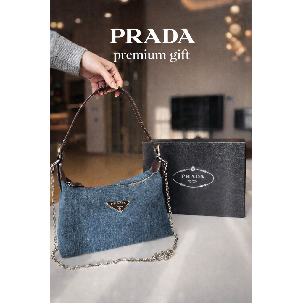 𝗣𝗿𝗮𝗱𝗮 𝗗𝗲𝗻𝗶𝗺 𝗛𝗼𝗹𝗼 𝗕𝗮𝗴 แท้💯𝗣𝗿𝗲𝗺𝗶𝘂𝗺 𝗚𝗶𝗳𝘁 สำหรับลูกค้า VVIP  มีบางสาขา / บางประเทศ เท่านั้น❤️💯✨