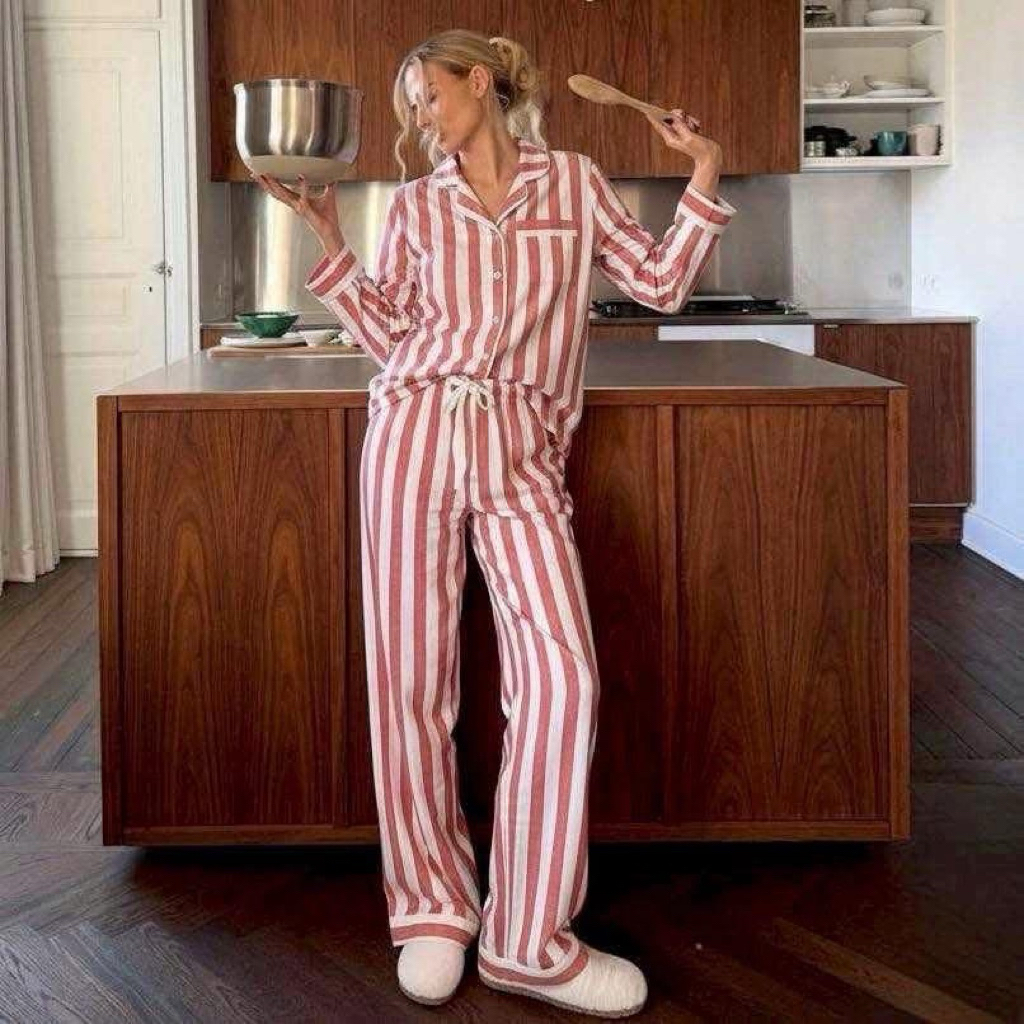 เซ็ทชุดนอนเสื้อคอปกแขนยาวกระดุมหน้า+กางเกงขายาว Stars Above Pajama set with long-sleeved shirt and long pants.