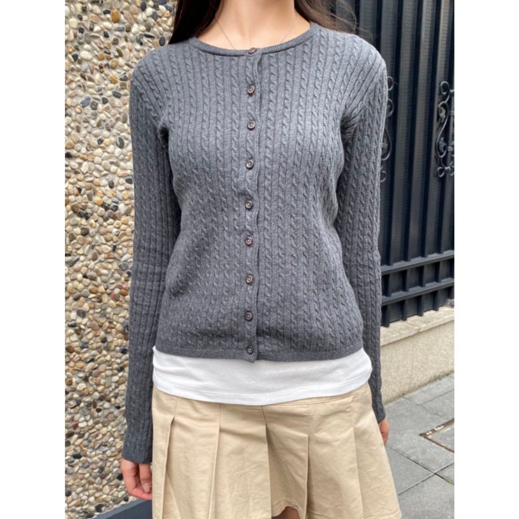 (พร้อมส่ง) BrandyMelville Zoe Cable Knit Cardigan (สีเทาเข้ม) เสื้อคาร์ดิแกน เสื้อแขนยาว ของแท้จากช็