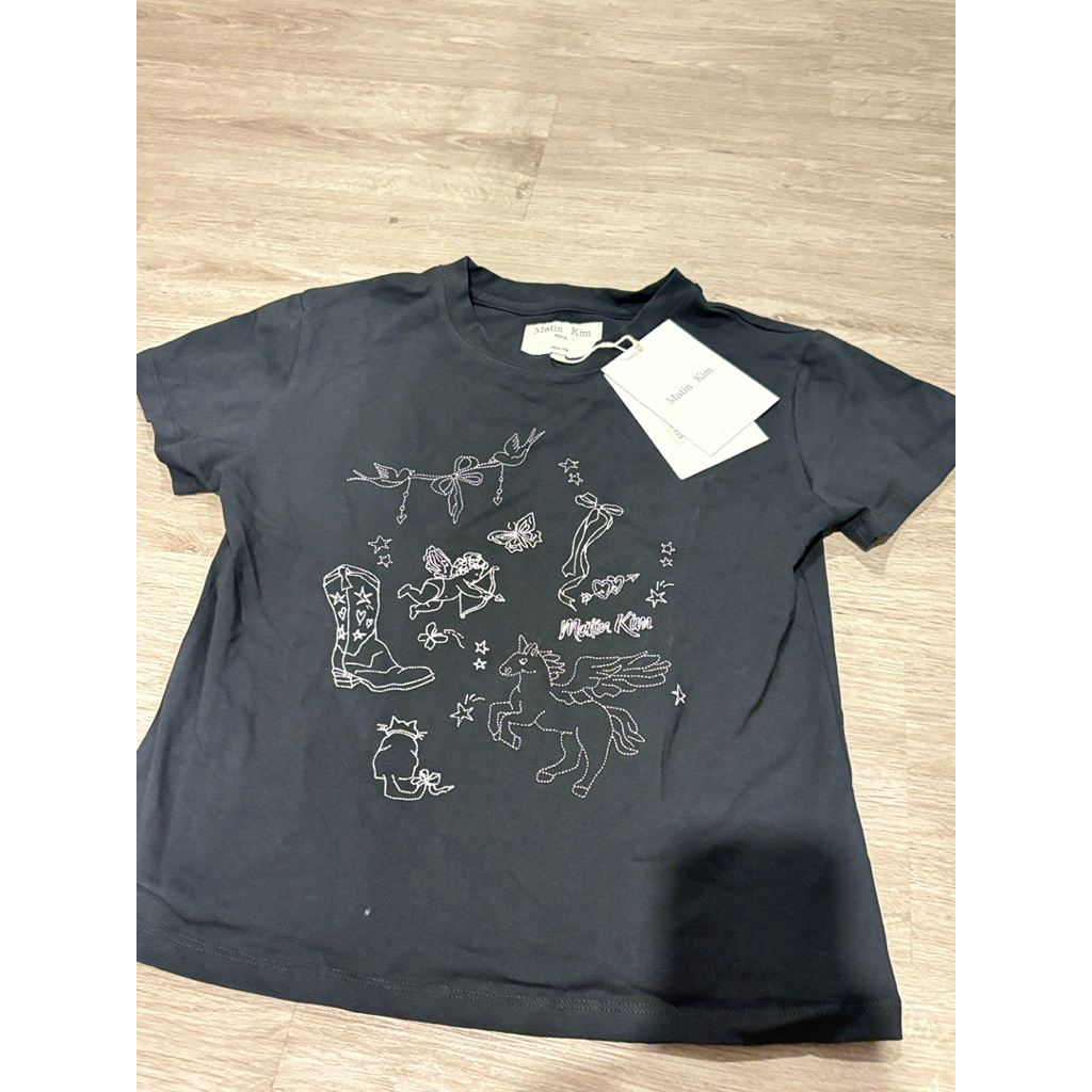 เสื้อยืด Matin kim สีดำ