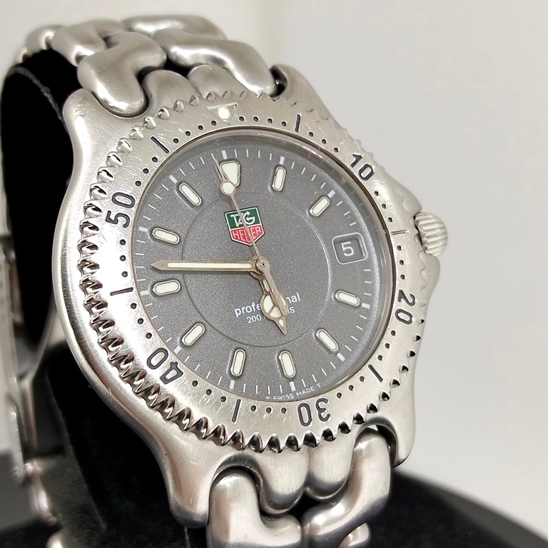 นาฬิกา TAG HEUER ก้างปลา นาฬิกา TAG HEUER WG1113KO  ของแท้ มือสอง ราคา OK KING SIZE 2 ชั้นหน้าเทา  ส