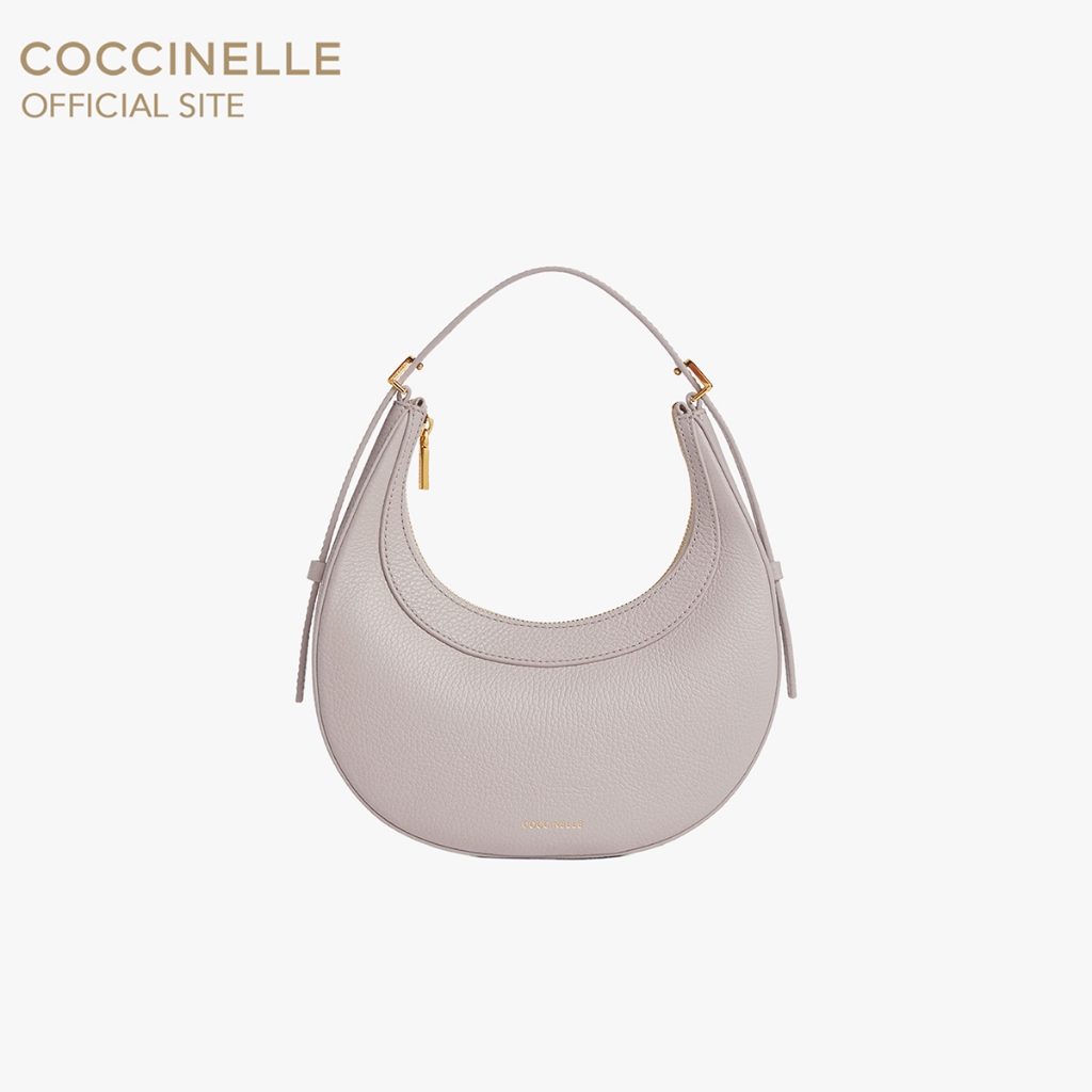 COCCINELLE กระเป๋าโฮโบมินิผู้หญิง รุ่น WHISPER MINI HOBO POCHETTE 530101 สี OYSTER