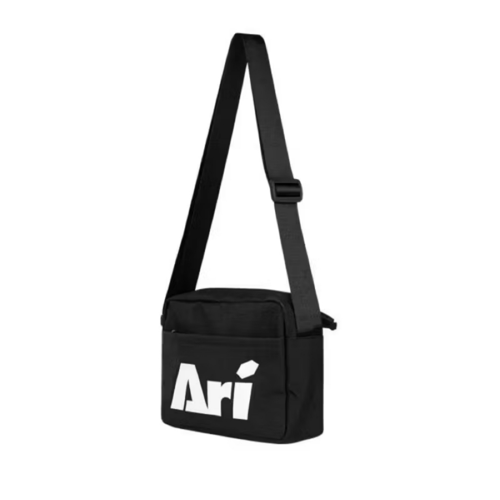 กระเป๋าสะพายข้าง ARI ESSENTIAL MINI MESSENGER BAG ของแท้