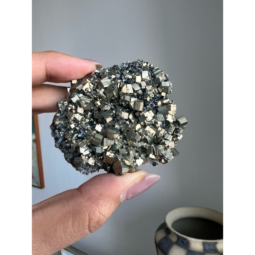คริสตัล Pyrite จากบัลแกเรีย