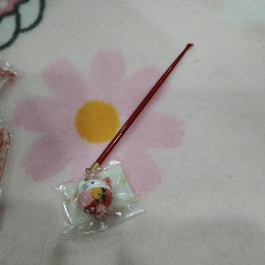 ไม้แคะหูตกแต่งรูป Hello Kitty จาก Sanrio ซึ่งเป็นของสะสมและของใช้ทั่วไป