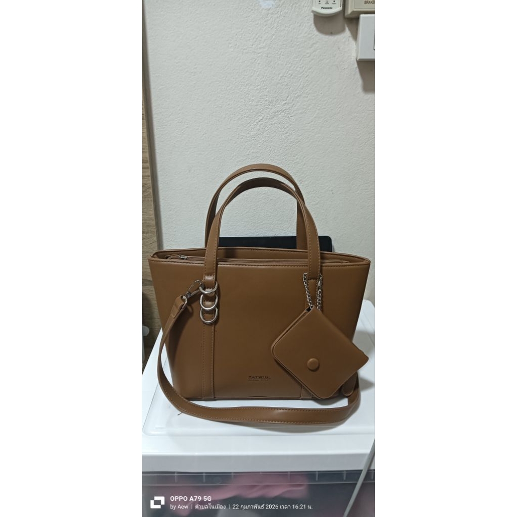 กระเป๋าผู้หญิงแบรนด์Tawin สีน้ำตาลดีไซด์ทันสมัยมือสอง
