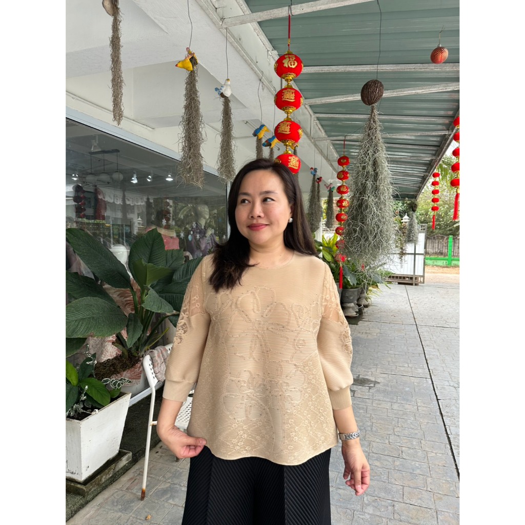 Pleatbynisa A998 เสื้ออัดพลีท แขนกระบอก แต่งเพชร สีพื้น รูปที่ 8