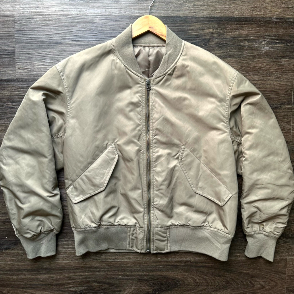 GU BOMBER FLIGHT KHAKI JACKET แท้ 💯 เสื้อแจ็คเก็ต เสื้อ men blazer suit biker polo ralph lauren uniq