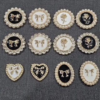 DP28 เพชรตกแต่งโบว์ไว้อาลัย ทำเข็มกลัดจำนวน 10 ชิ้น