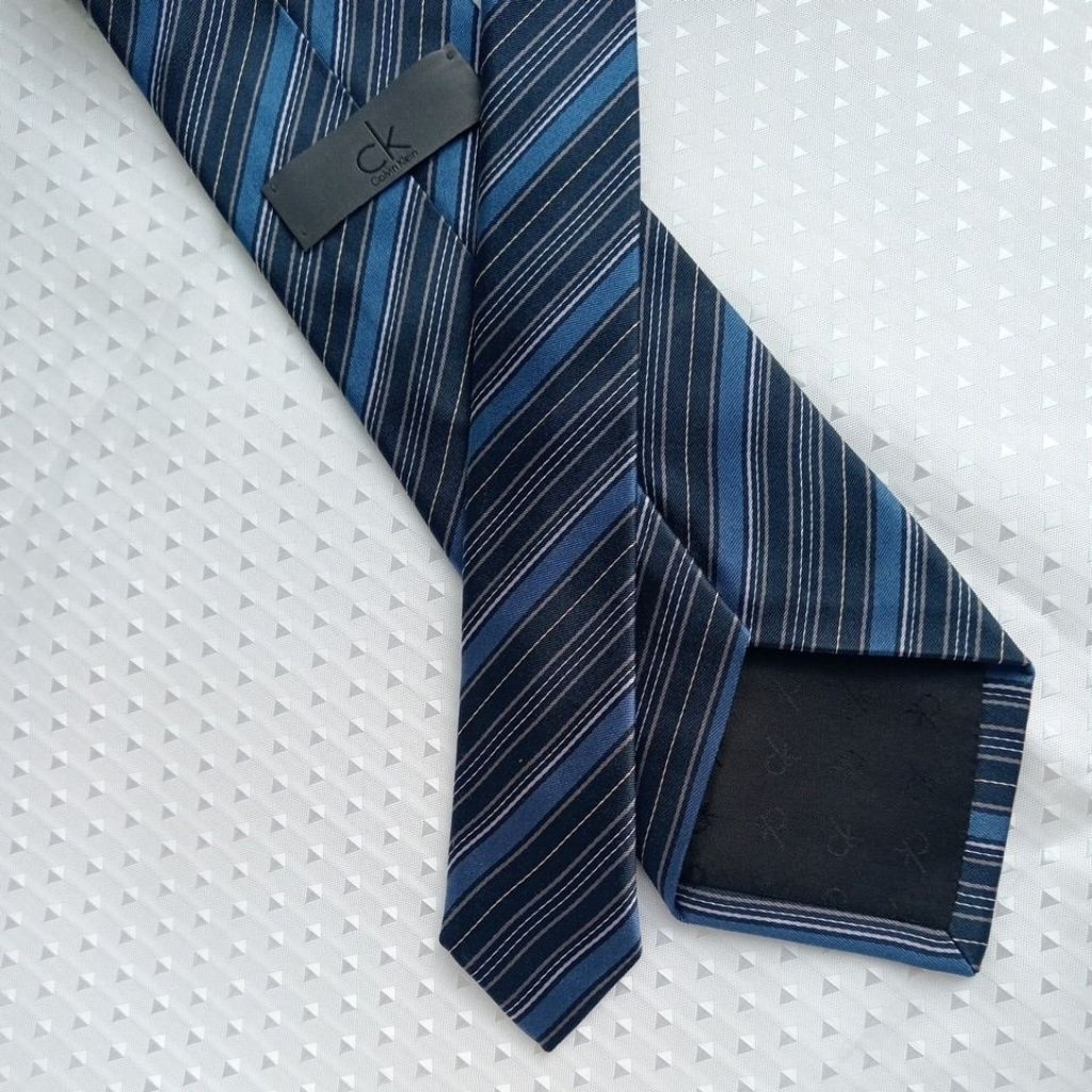 เนคไท แบรนด์ CK Calvin Klein tie ลายเรียบร้อย มือสอง