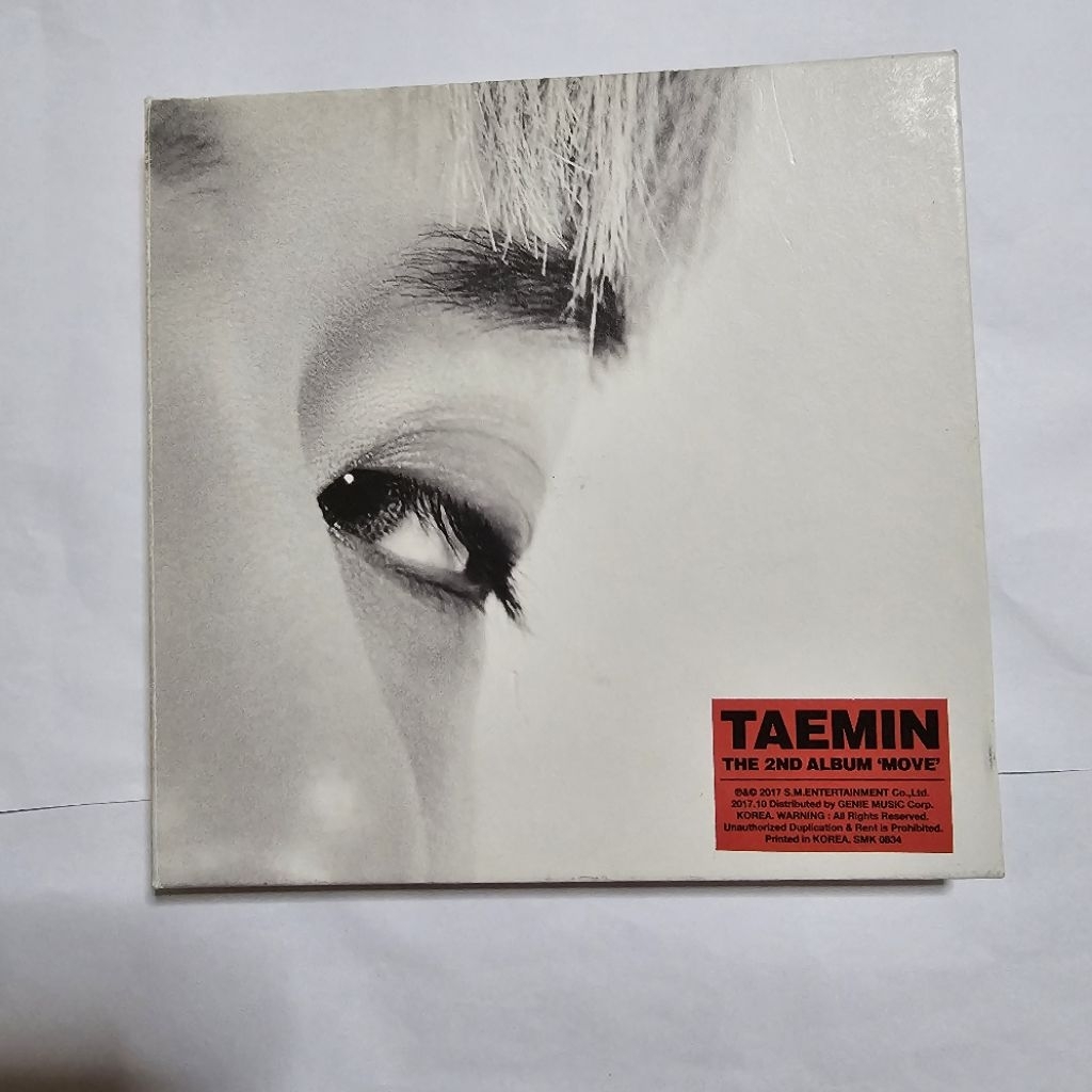 SHINEE TAEMIN 2ND ALBUM - MOVE (Mood ver) แกะแล้ว สภาพดี ไม่มีการ์ด 
Unseal, No Photocard,Good Condi