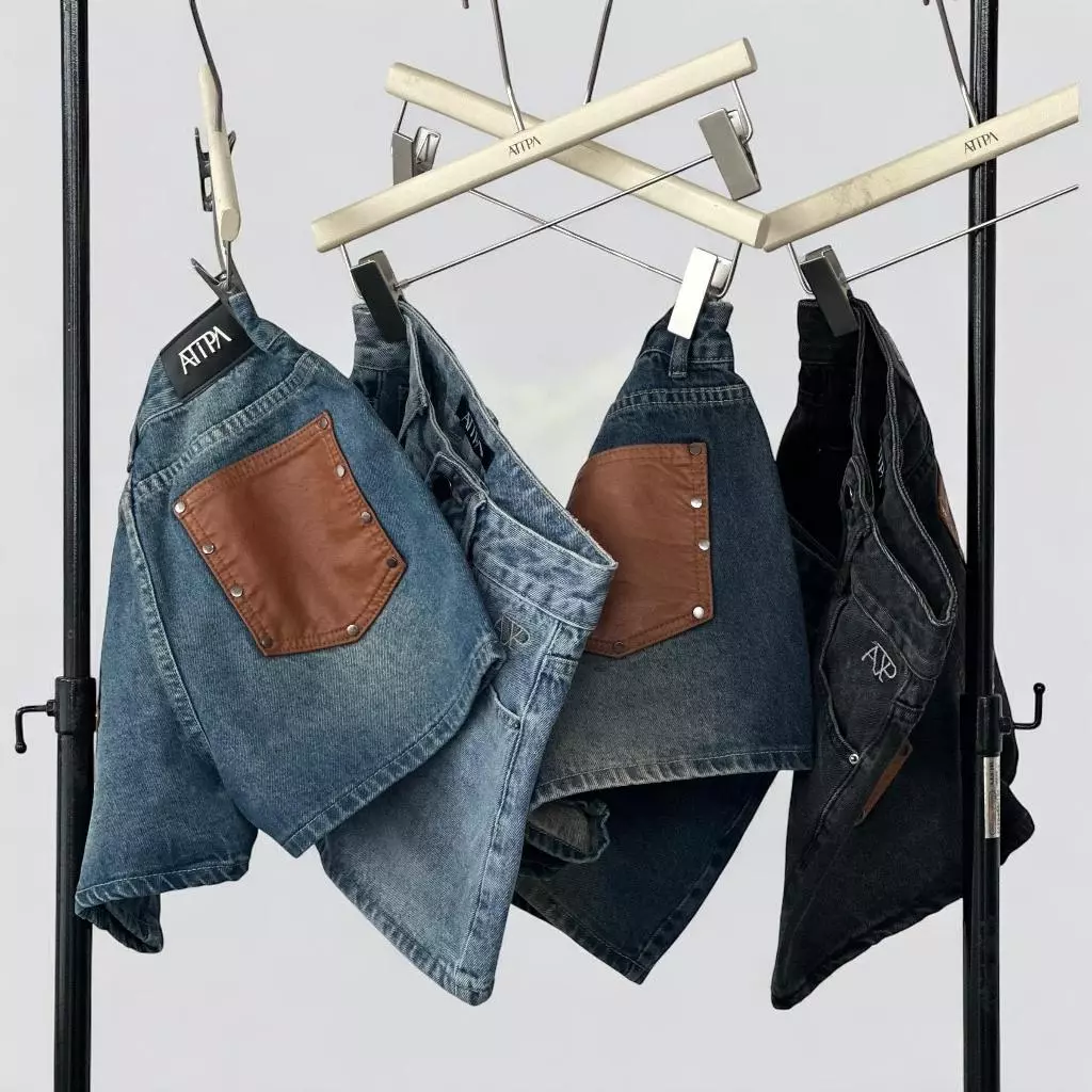 Atipashop - Leather Patch Short Jeans (#ATP604) กางเกงยีนส์ขาสั้น ดีเทลกระเป๋าหนัง