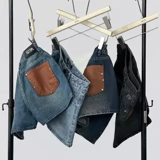 Atipashop - Leather Patch Short Jeans (#ATP604) กางเกงยีนส์ขาสั้น ดีเทลกระเป๋าหนัง