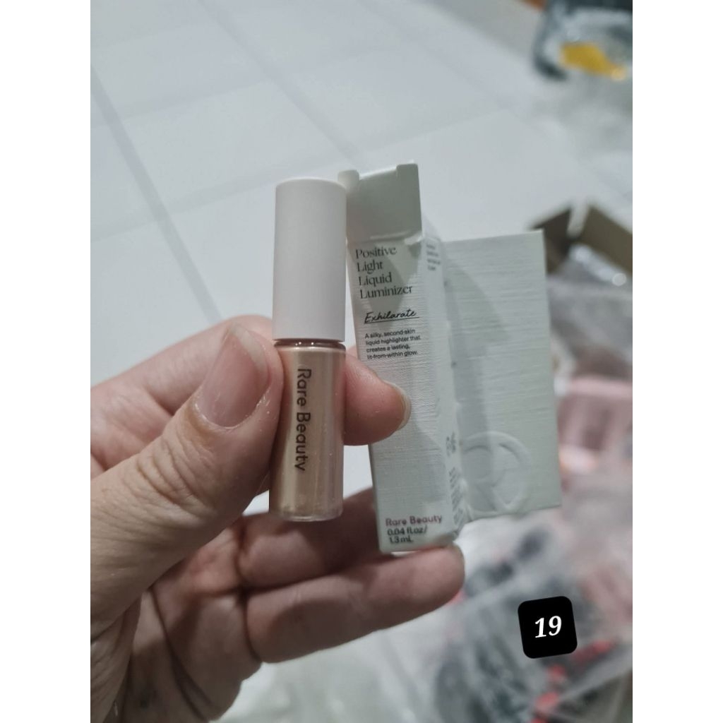 ไฮไลท์เหลว Rare Beauty Positive Light Liquid Luminizer 15 ml. ( Highlight )