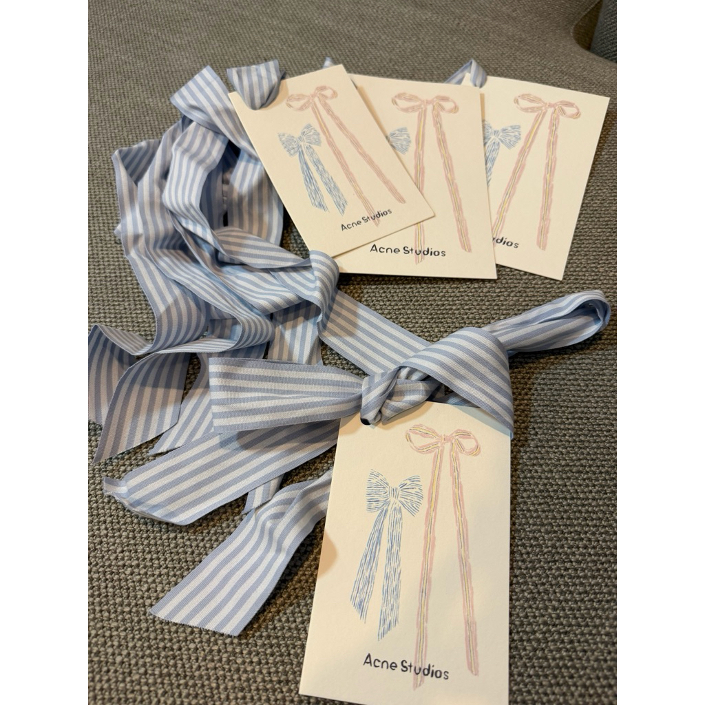 Acne studios โบว์พร้อมการ์ด