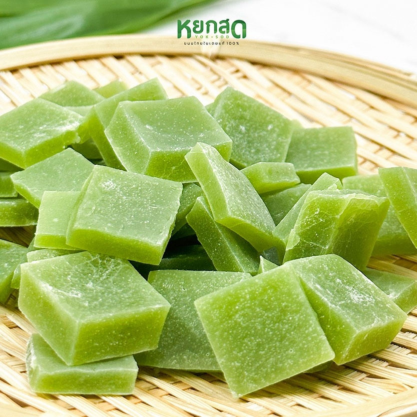 วุ้นกรอบใบเตย รสชาติหวานน้อย ขนมทานเล่น  กรอบนอกหนึบใน เคี้ยวเพลิน ขนมขบเคี้ยว