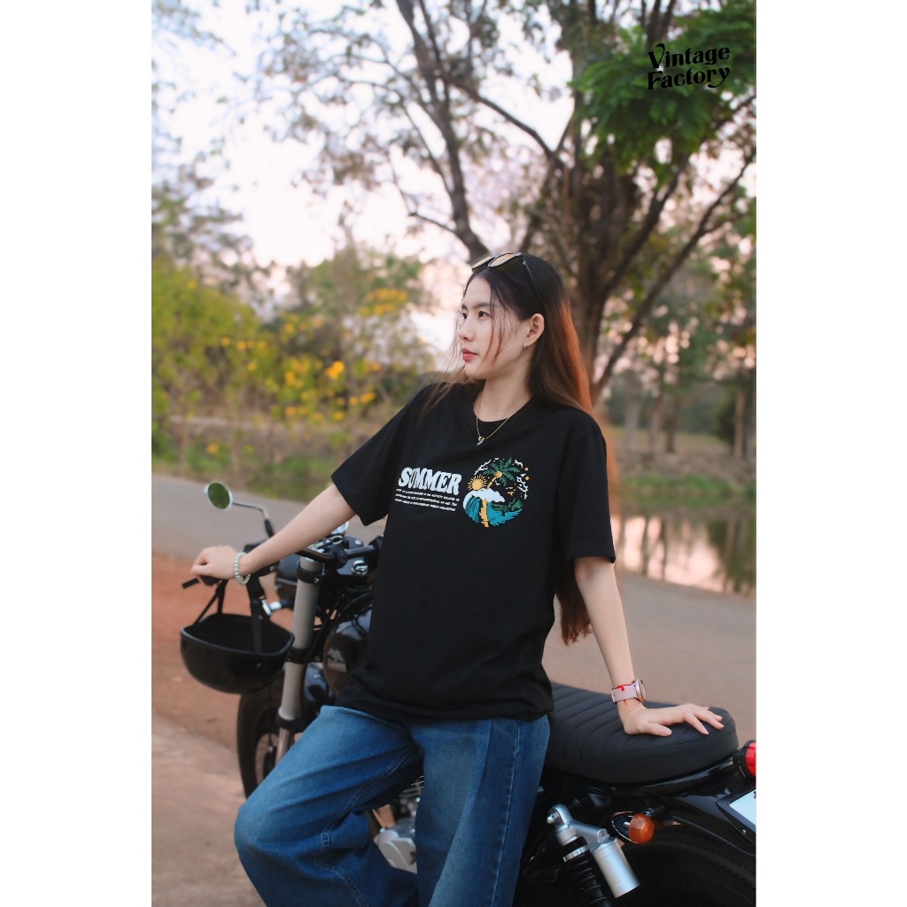 VINTAGE FACTORY เสื้อยืด Cotton100% SUMMER VACATION - เทคนิคซิลค์สกรีน สีจมลงเนื้อผ้าติดแน่นทนนาน