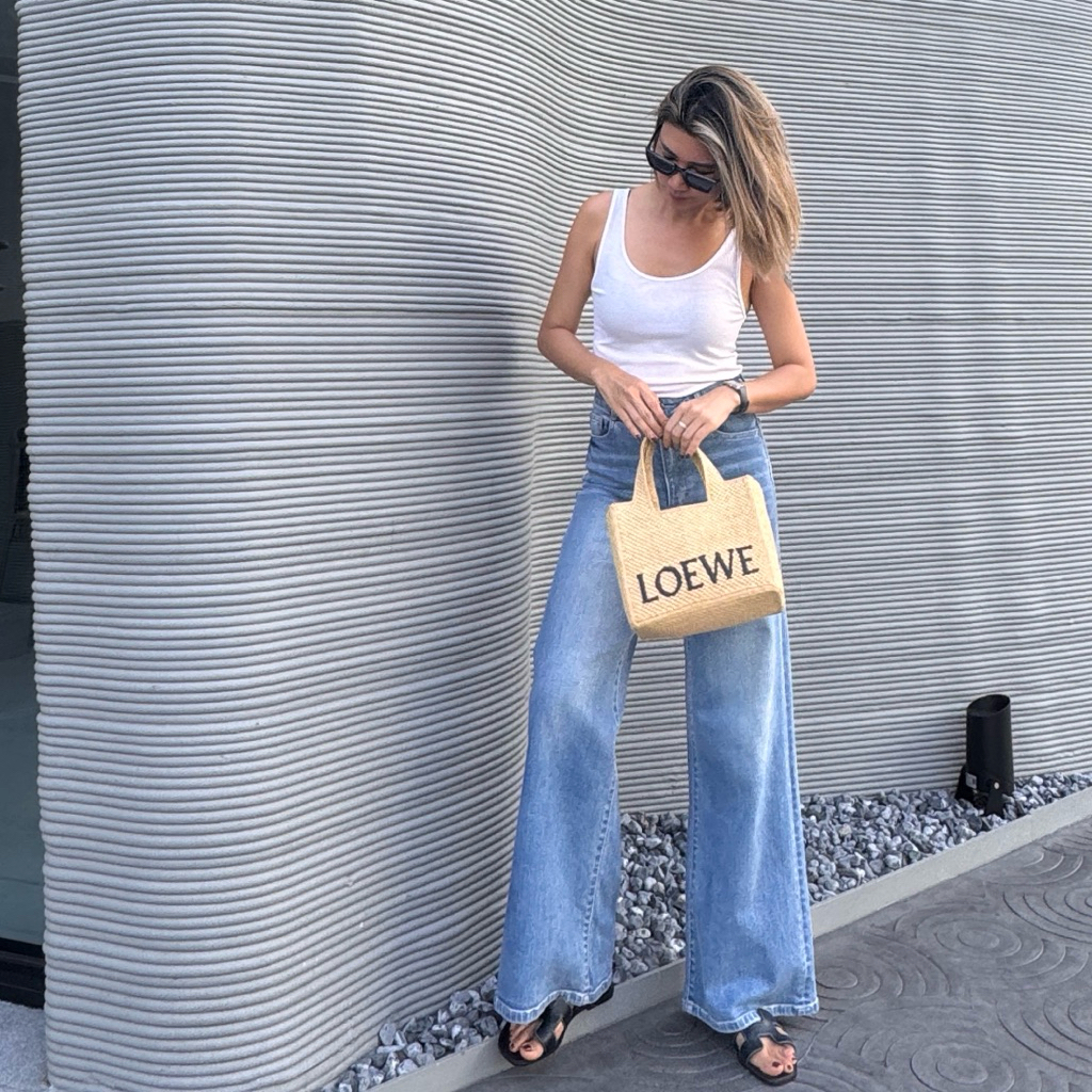 Aevelyn Jeans กางเกงยีนส์รุ่น Victoria Light Blue ฟอกโทนสีอ่อน ทรงขาบาน ผ้ายืด เอวสูง