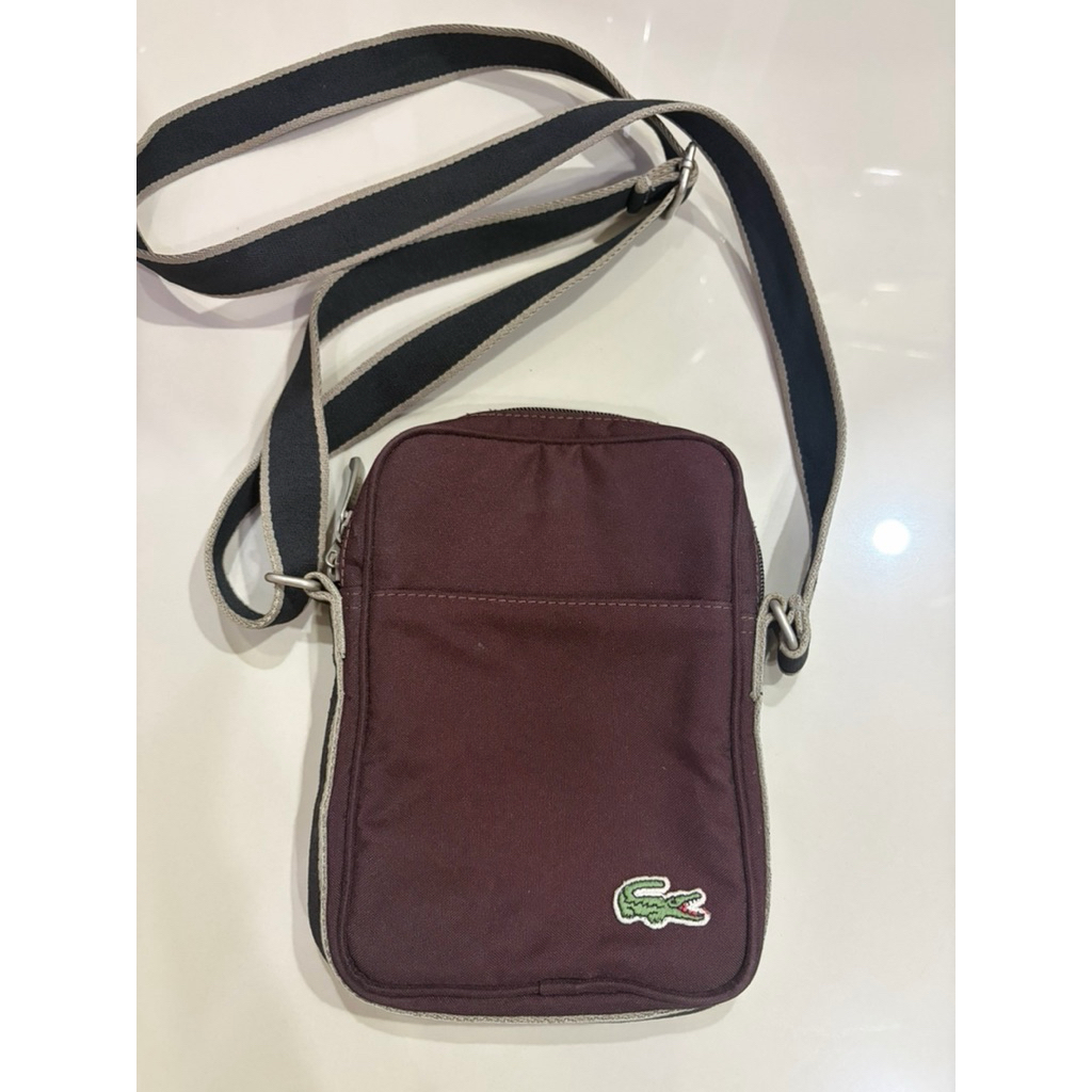 กระเป๋าสะพายข้างยี่ห้อLacoste
