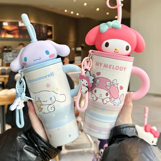 Sario แท้ รุ่นหูจับ น่ารักมาก ความจุ 580 ml สแตนเลส 316 คุณภาพอย่างดี เก็บเย็นนานทั้งวัน มีหลอดดูดจุกปิด มีหูจับ+สายหิ้ว