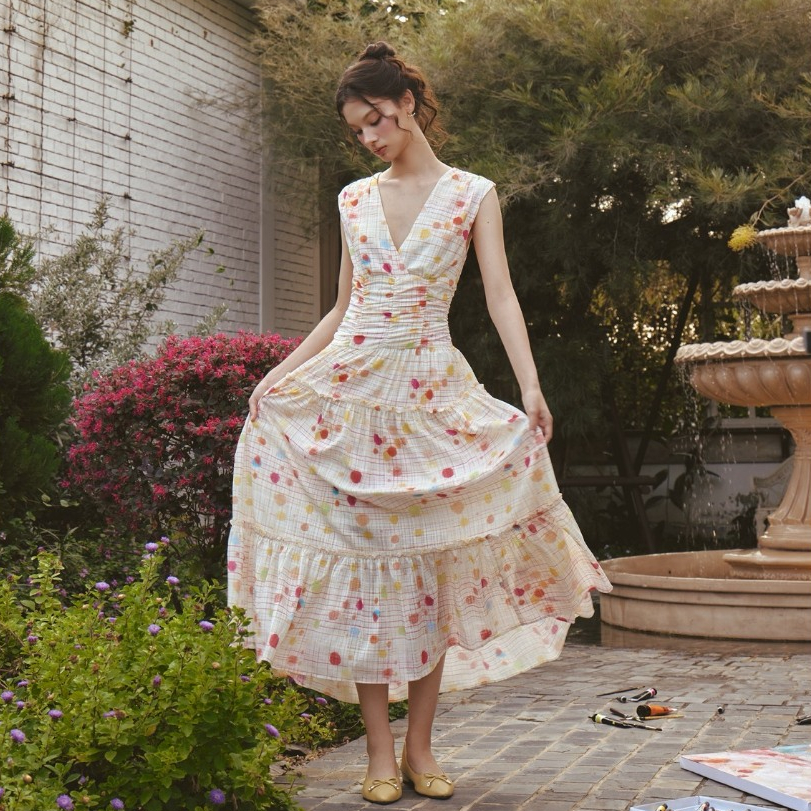 KOKISE Paris Dress เดรสคอวีแขนกุด สวยสง่าสำหรับงานพิเศษ