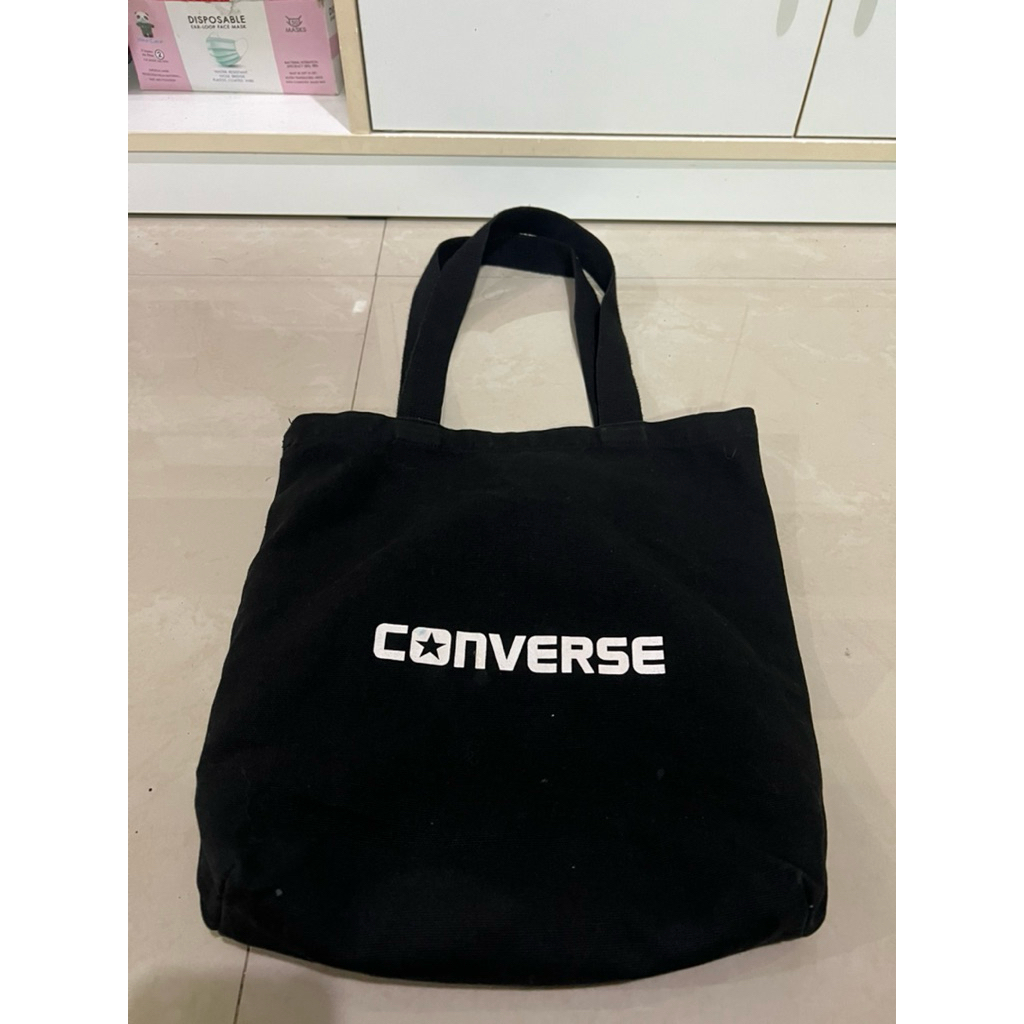 กระเป๋าสะพายข้างผ้าconverse มือสอง