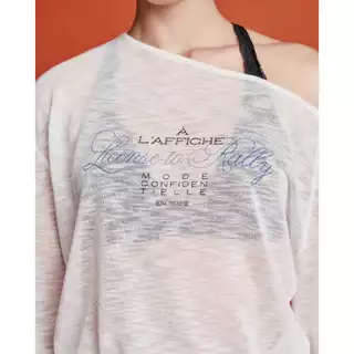 Rally Off-shoulder Knit Top - เสื้อไหมพรมปาดไหล่พิมพ์ลาย