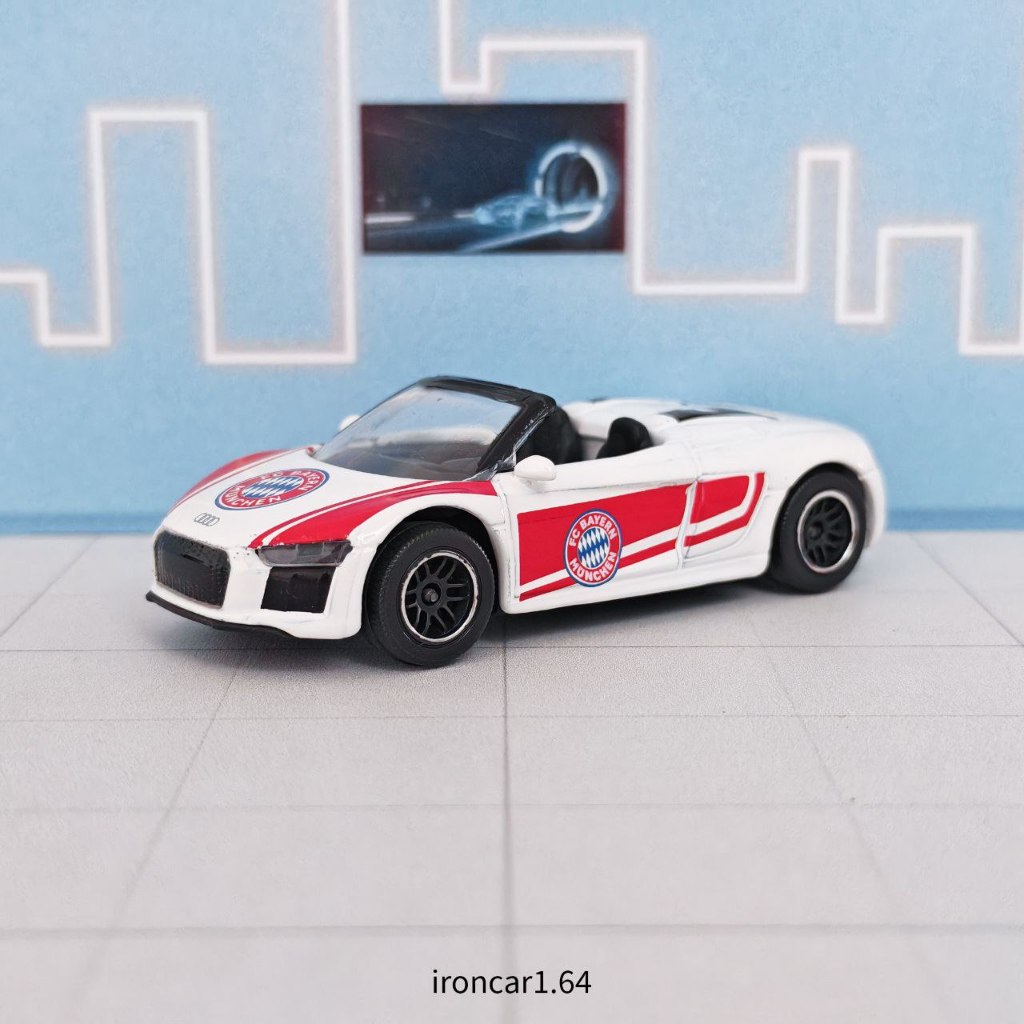 โมเดลรถ majorette audi R8 spyder สีขาว ลายทีมฟุตบอลบาเยิร์น