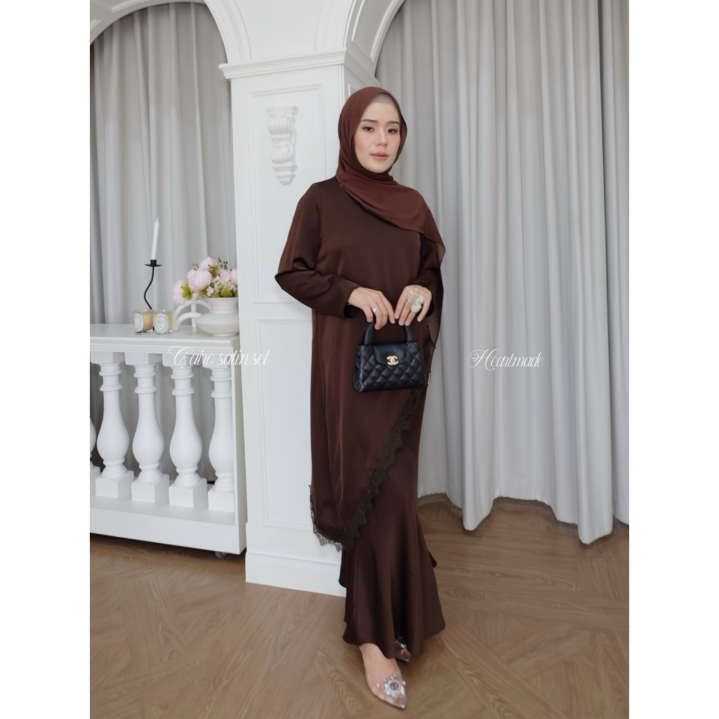 Heartmade-Cairo satin set (เซทเสื้อ+กระโปรงซาตินลูกไม้)