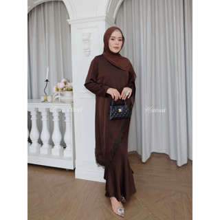 Heartmade-Cairo satin set (เซทเสื้อ+กระโปรงซาตินลูกไม้)