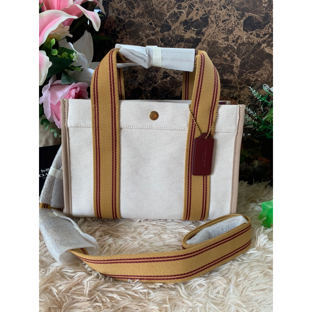 พร้อมส่งในไทย ของแท้ 100 %  Coach Spin Tote 27 Signature Natural Multi