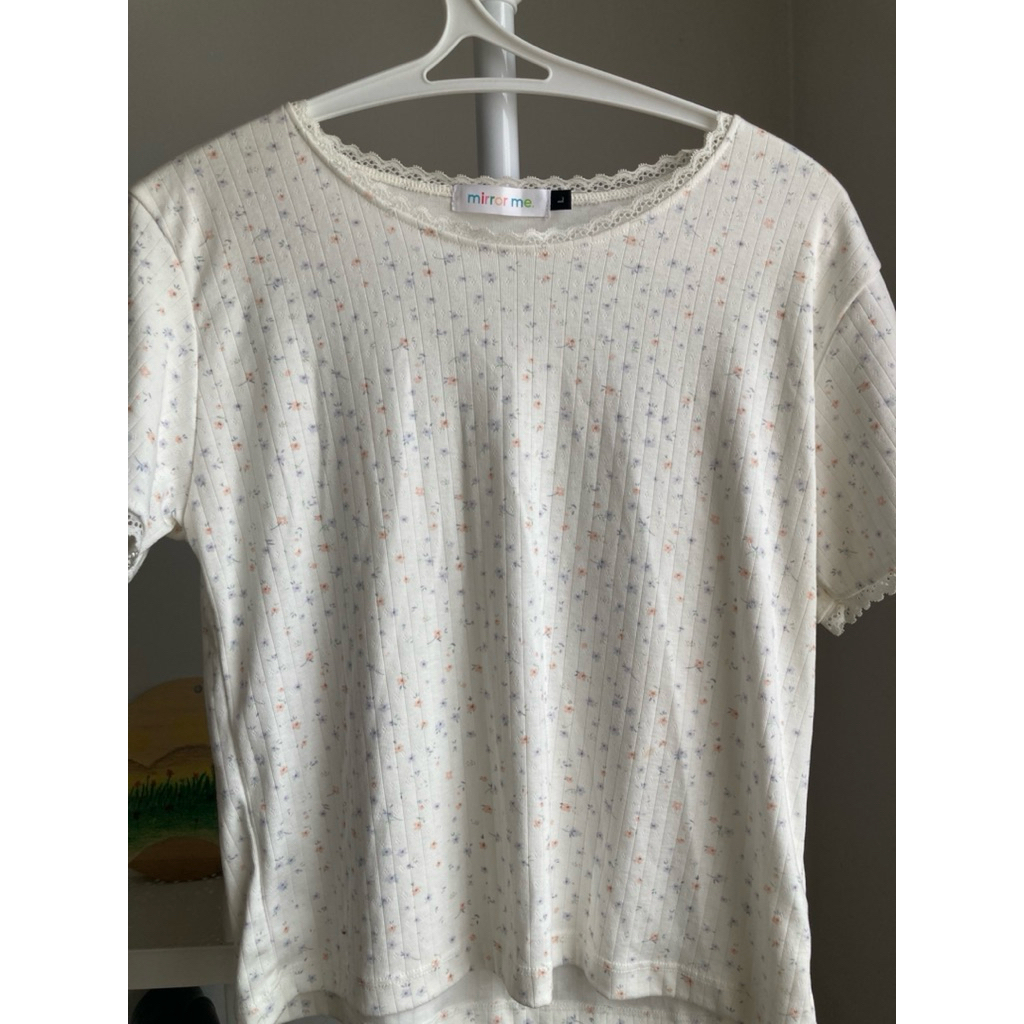 เสื้อยืด ทรงBaby tee พิมพ์ลายดอกไม้ mirrorme
