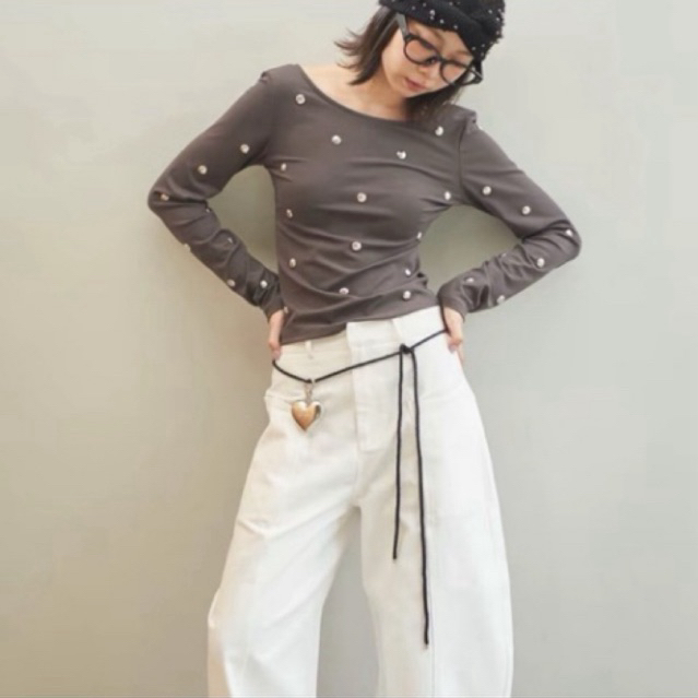 ส่งต่อเสื้อแขนยาวดีเทลติดหมุด แบรนด์ AMUSE BKK