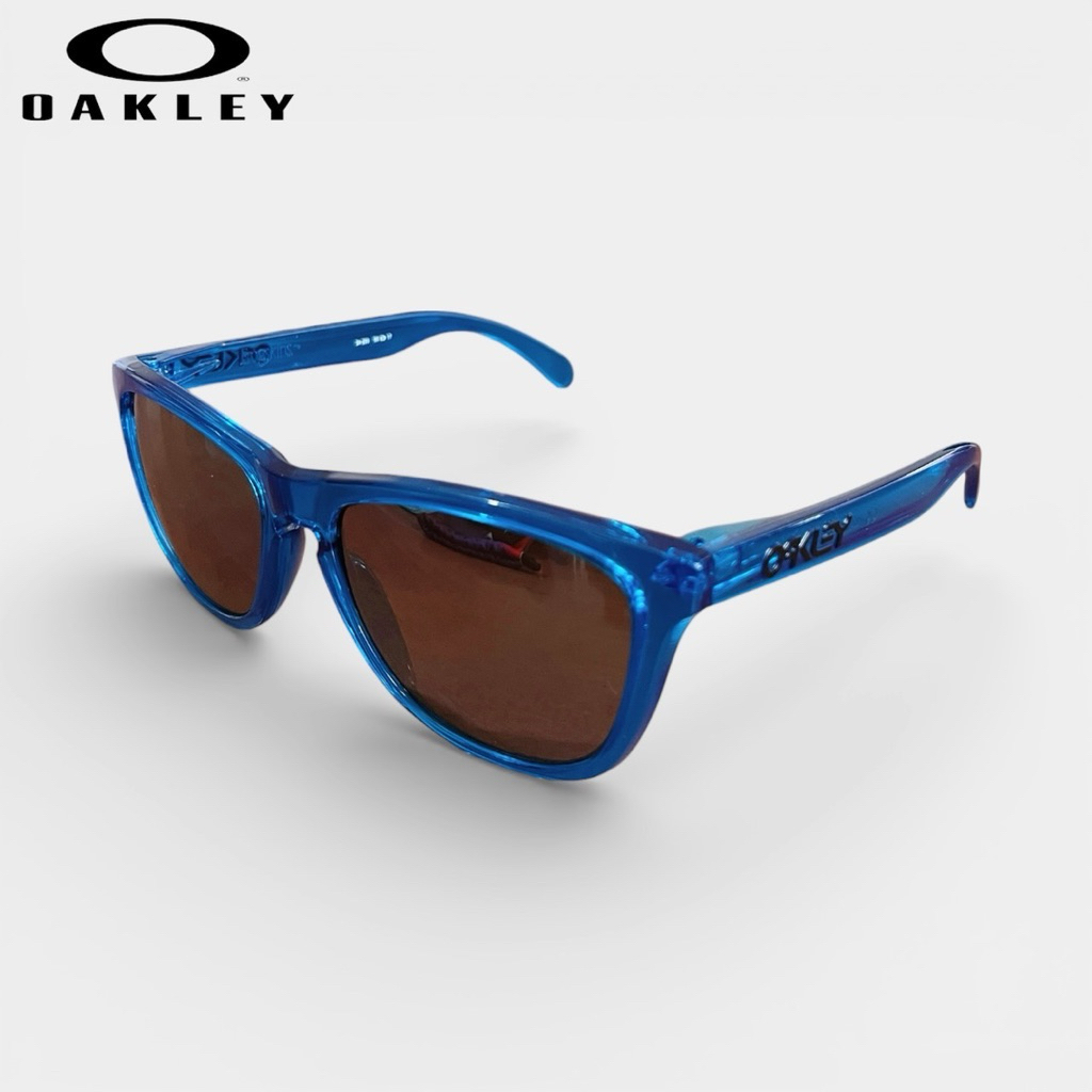 แว่นกันแดดมือสอง Oakley รุ่น Frogskin ขนาด 55 mm กรอบสีน้ำเงินใส เลนส์ทำใหม่ Polarize สภาพใหม่