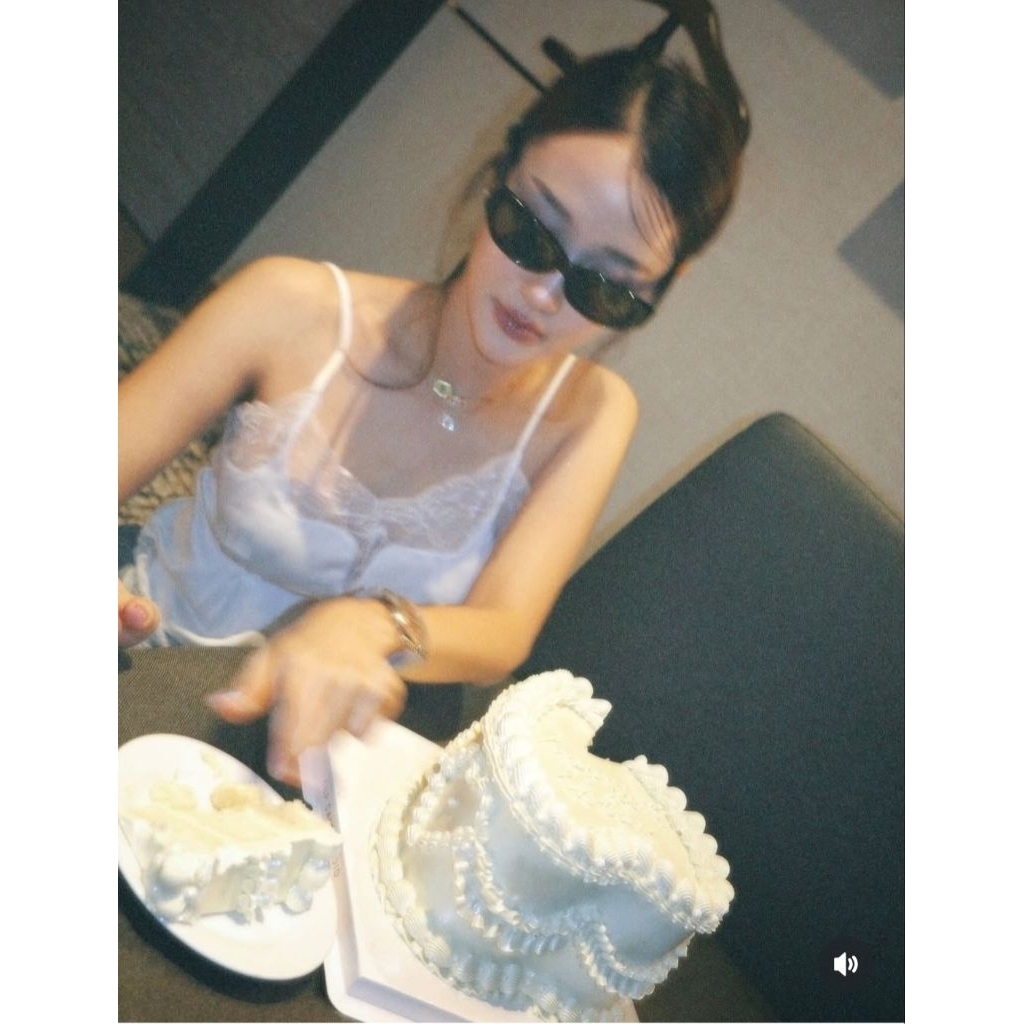 เสื้อlandmee officialสวยมากสาวsize mใส่สวยเเบบใหม่เเบบสับส่งต่อราคาสวยยยยยยจากราคา4990