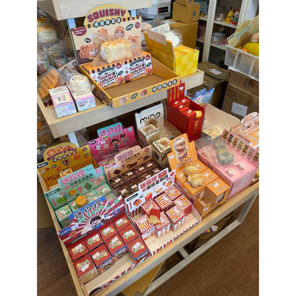 รวมกล่องสุ่มสกุชชี่รวมแบรนด์ กล่องสุ่มสกุชชี่จิ๋ว , ไซส์ธรรมดา Cs chamelon squishy