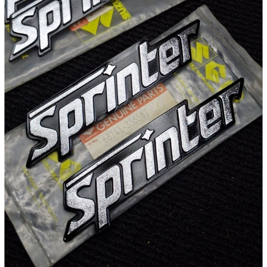 โลโก้ฝากระเป๋าข้าง !!! แท้ศูนย์ Suzuki Sprinter 100 : 110 ซูซูกิ สปินเตอร์100 110 ราคาต่อคู่ ( 2 ชิ้น L+R )