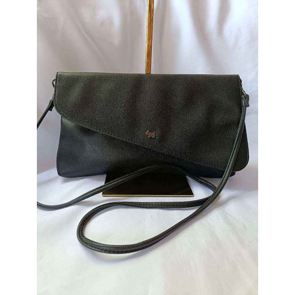 ♥️กระเป๋าหนังมือ2 Agatha Paris ♥️ สภาพ 85% สีดำ size m ♥️หนังแท้ หนังนิ่ม ♥️มีสายยาวครอสได้ สายถอดได