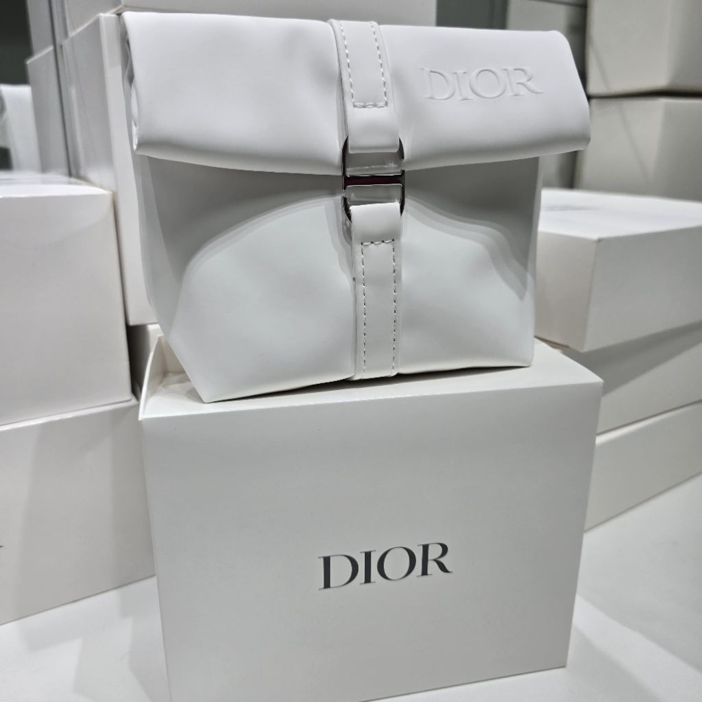 Dior Beauty Pouch 🖤🖤