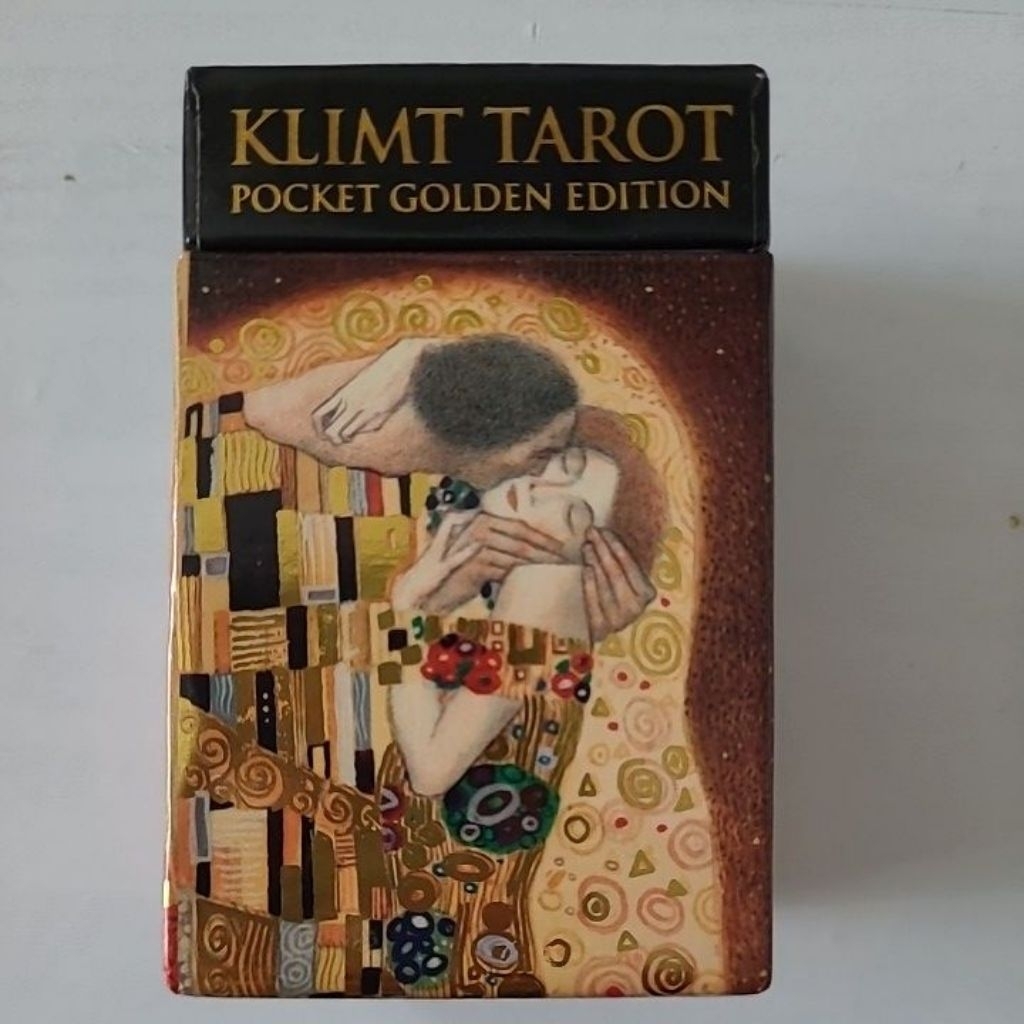 Klimt tarot pocket golden edition มือสอง สภาพ 85% หาไม่ง่ายแล้ว ของจริงสีทองฟรุ้งฟริ่งสวยงาม