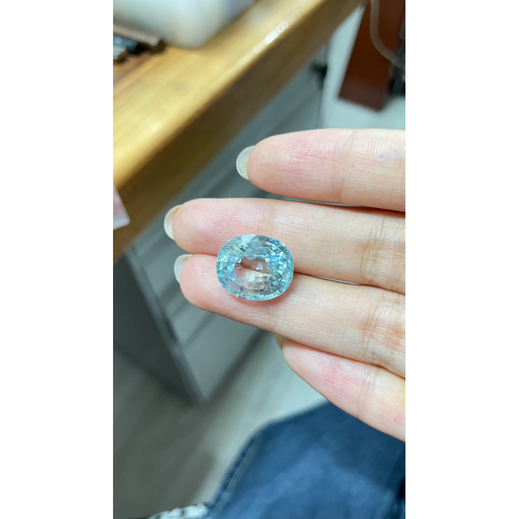 เพทาย (Zircon) รูปไข่