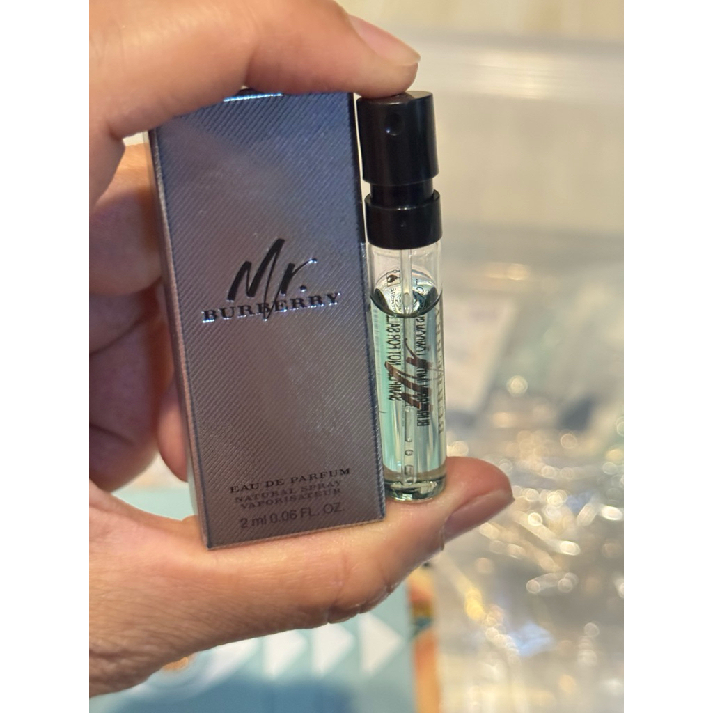 น้ำหอมสำหรับผู้ชายที่ให้กลิ่นอายของลอนดอน ทันสมัย และมีความมั่นใจ 2ml