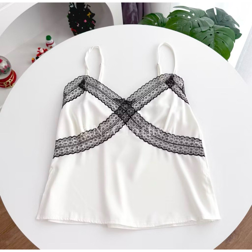 Olivis Cami Lace Top เสื้อสายเดี่ยวลูกไม้แบรนด์ KN.clothes