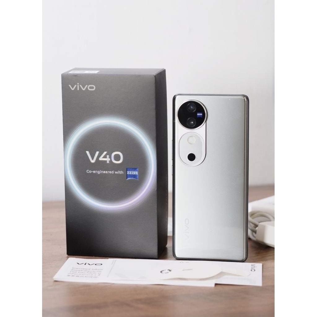 โทรศัพท์ VIVO V40 5G 12/256GB ประกันศูนย์