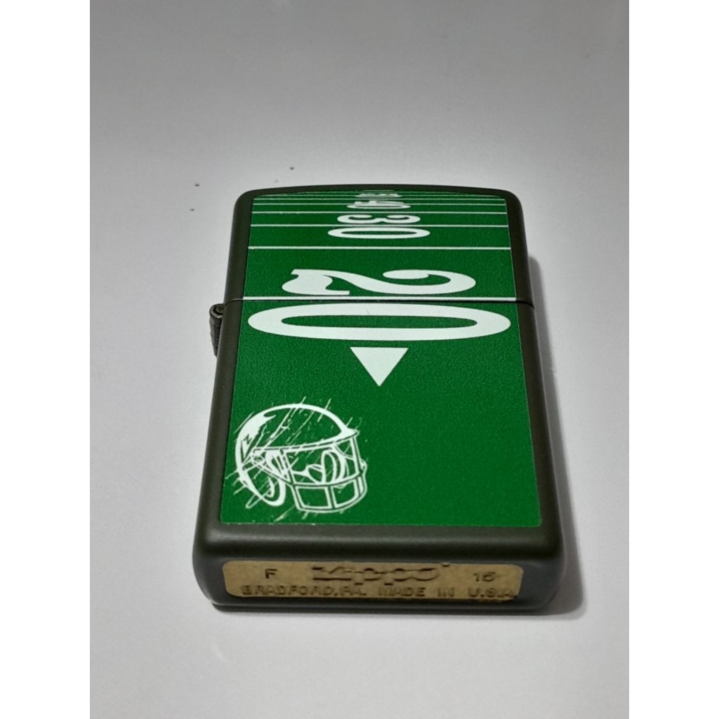อะไหล่เฉพาะถังนอก zippo ขนาดมาตรฐาน สีเขียวเข้ม  ลายแบบสกรีน  รูปอเมริกันฟุตบอลของใหม่ไม่ผ่านการใช้ง