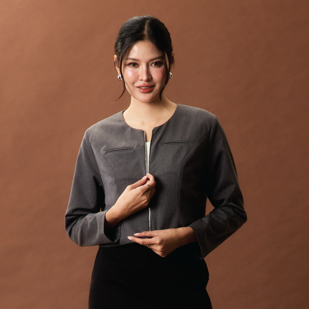 Miss Office เสื้อคอกลมคลุมเจาะกระเป๋าซิปหน้า (Mandy Blazer : MB-066) ราคา ถูกที่สุด ดีลบีเคเค แกลเลอรีภาพที่ 4