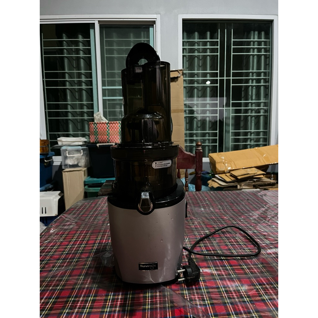 ส่งต่อเครื่องสกัดเย็นแบรนด์ Kuvings รุ่น REVO830