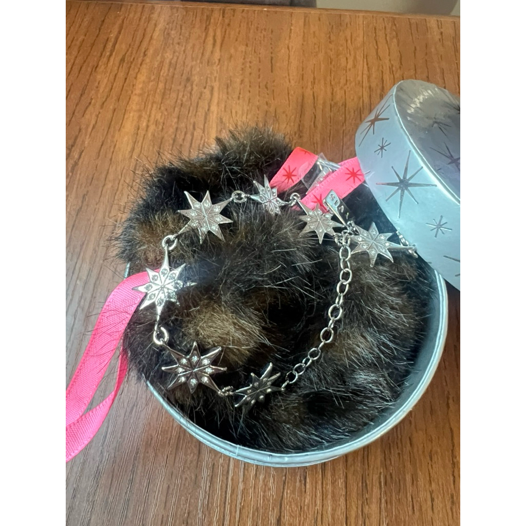 Used like new YVIS VIP Access Brass Bracelet - YVIS X Bunny White Gems Edition (สี silver)