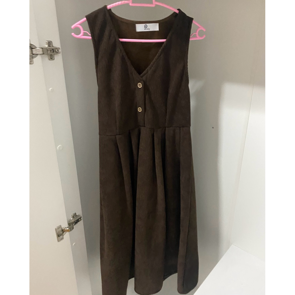 เอี๊ยมกระโปรงสีน้ำตาลผ้าลูกฟูกของ Pradap #ส่งต่อ #มือสอง #เสื้อผ้ามือสองสภาพดี