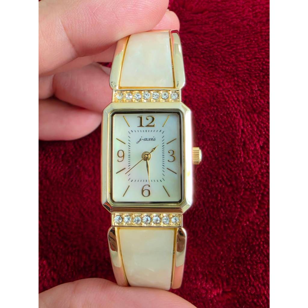 นาฬิกาผู้หญิง J-AXIS สีทอง สายแบบกำไล  เรียบหรู ดูแพง